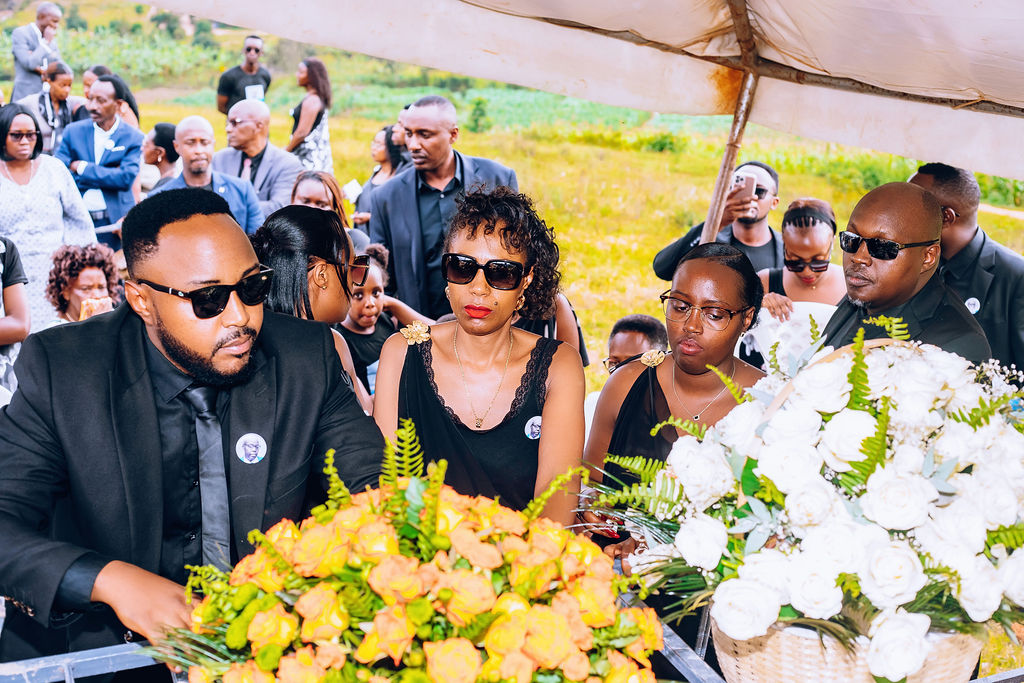 Didier Kamanzi yashyinguye umubyeyi we Kamanzi Richard, aho yanagaragaje ishimwe rikomeye  amufitiye